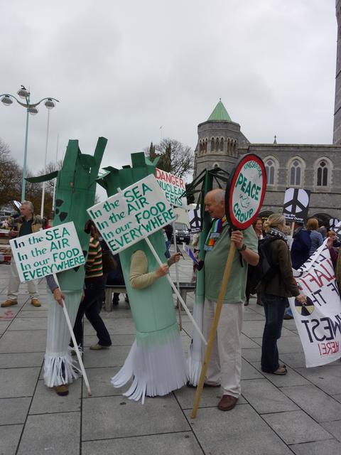 Demonstrators in leek costumes